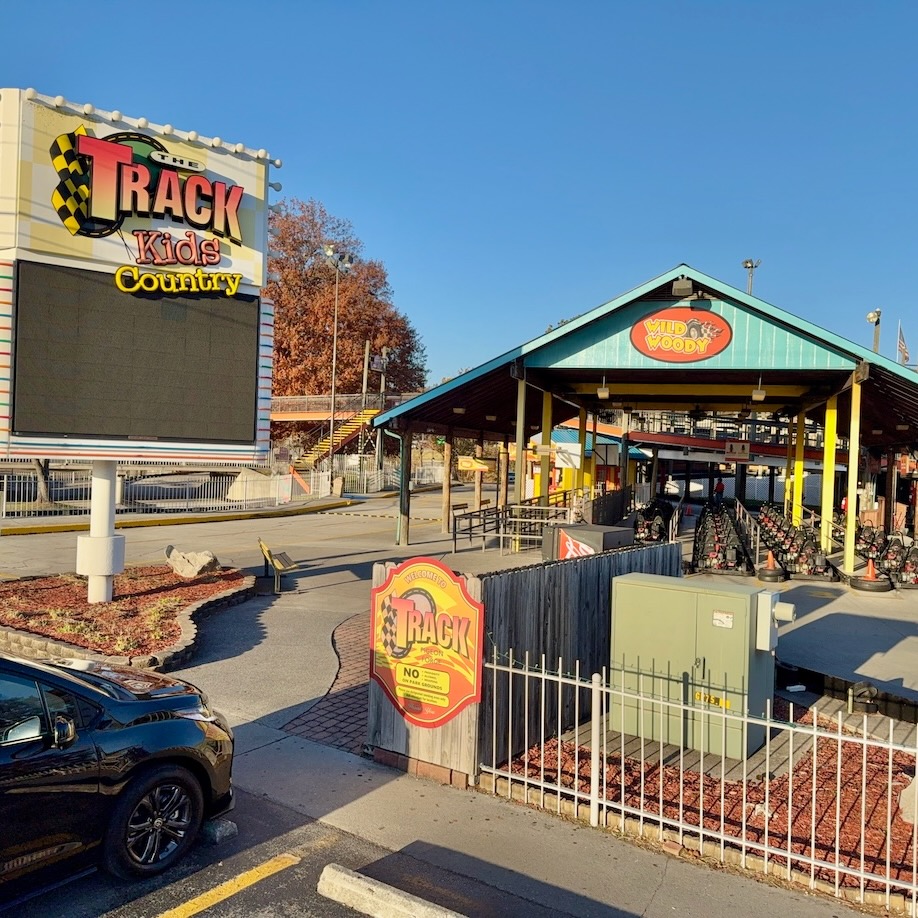 2575 Parkway • Pigeon Forge, TN